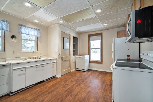 715 8 St, Manitowoc WI 54220-3921 exterior