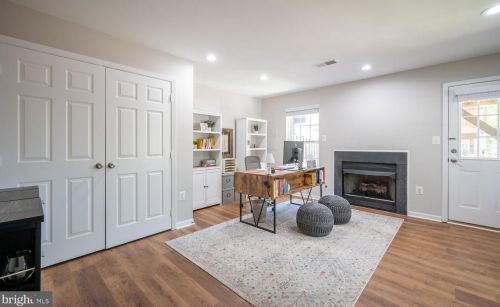 6940 Lerwick Ct, Alexandria VA  22315-5717 exterior