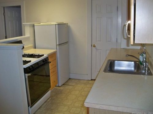 104 Meadow St, Wallingford CT 06492-3614 exterior