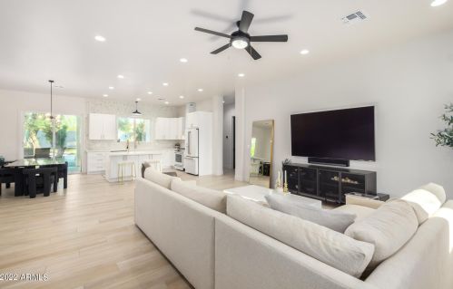 3001 47th Pl, Phoenix AZ  85018-7746 exterior