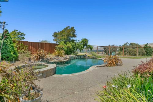 1059 Rolling Wood Way, Concord CA 94521-5420 exterior