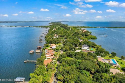 8825 Tropical Trl, Merritt Island FL 32952-4982 exterior