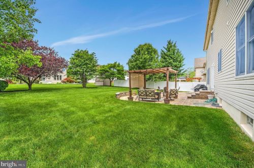 5 Cobblestone Ct, Columbus NJ 08022-1969 exterior