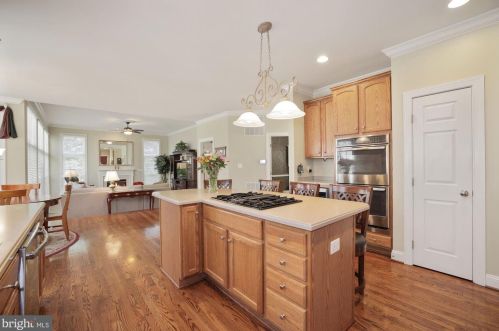 7001 Highland Mdw Ct, Alexandria VA 22315-3963 exterior