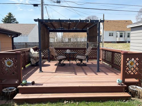 6653 58th St, Milwaukee, WI 53223-5933