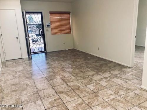 5911 Sun County Blvd, Tucson, AZ 85712-2344