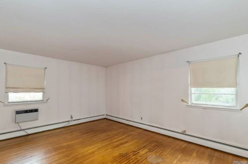 10 Glendale Dr, Huntington Station NY 11747-1237 exterior