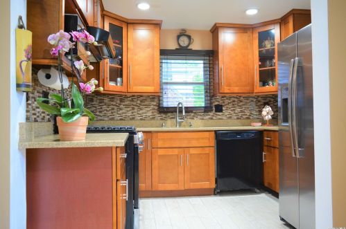 99 Alden Ave, Valley Stream, NY 11580-1039