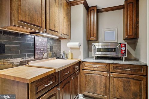 11409 Palatine Dr, Rockville MD  20854-1453 exterior