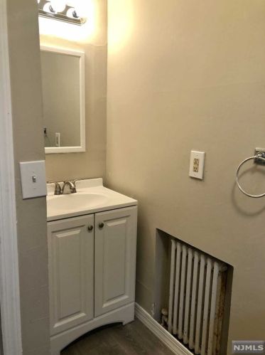 24 Maple St, Outwater NJ 07026-2908 exterior