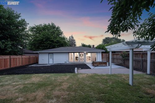 1143 Carey Dr, Concord CA 94520-4337 exterior