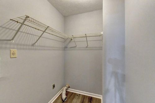 689 Lake Dr, Lithonia GA  30039-6683 exterior