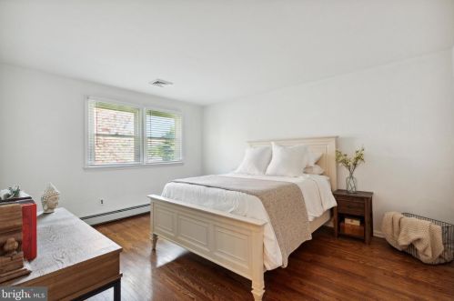 304 Pheasant Dr, Huntingdon Valley PA  19006-3038 exterior