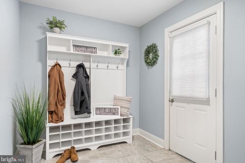 8511 Cherry Valley Ln, Alexandria VA  22309-2121 exterior