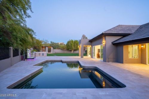 5801 30th St, Phoenix AZ  85016-2401 exterior