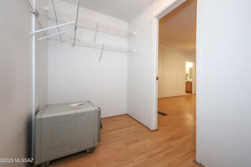 5802 Rocking Cir St, Tucson AZ 85713-6323 exterior