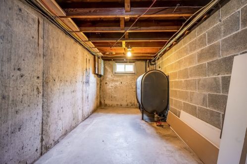 30 Locust Ave, Worcester MA  01604-6020 exterior