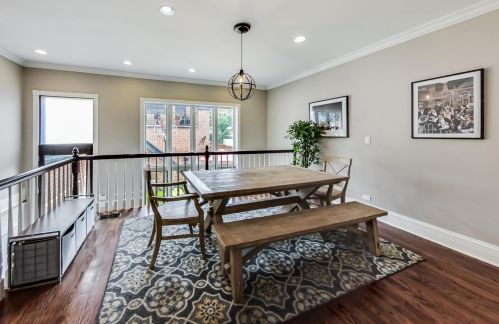 1542 Oakdale Ave, Chicago IL 60657-4024 exterior