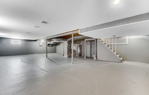 9020 Woodlawn, Chicago IL 60619-7923 exterior