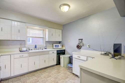 4076 83, Milwaukee WI 53222-1804 exterior