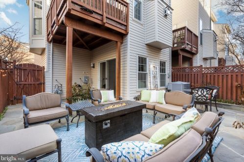 5019 Murtha St, Alexandria VA 22304-8611 exterior