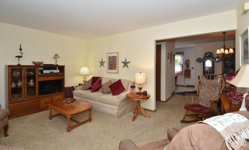 4937 Colonial Ct, Milwaukee WI exterior