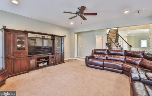 16609 Fox Chase Ct, Leesburg VA 20176-7845 exterior