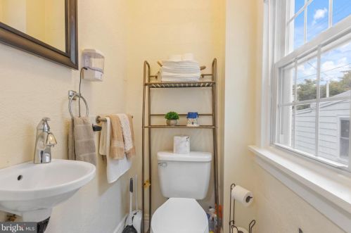 302 9 St, Chester PA 19013-1712 exterior