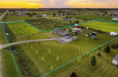 97 Blanchard Rd, Shepherd, MI 48883-9705