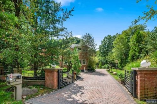 3 Pne Ter, Demarest NJ 07627-1214 exterior