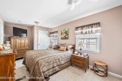 187 Seabreeze Ave, Middletown NJ 07748-5550 exterior