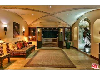 2321 Castilian Dr, Los Angeles CA  90068-2614 exterior