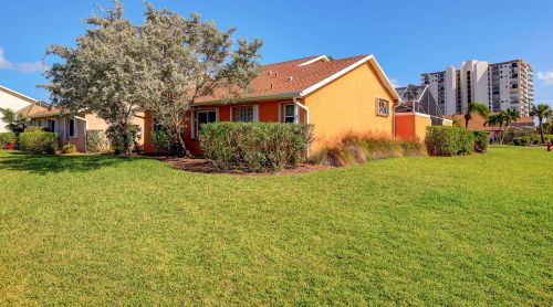 208 River Walk, Fort Pierce FL 34949-8887 exterior