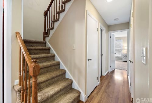 81 Laurel Holw Ct, Edison NJ 08820-1043 exterior