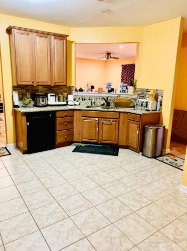 2014 Edward Stec Blvd, Edison NJ  08837-7006 exterior