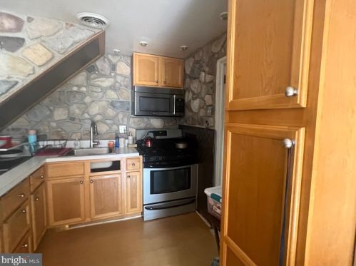 1010 Ward St, Chester PA 19013-2011 exterior