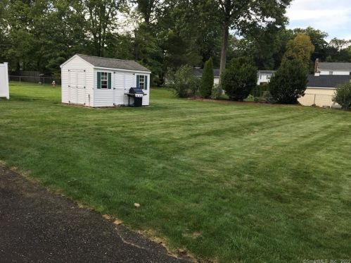 25 Pearl St, Windsor Locks CT 06096-1421 exterior