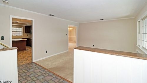 83 Edgewood Dr, Florham Park NJ 07932-2126 exterior