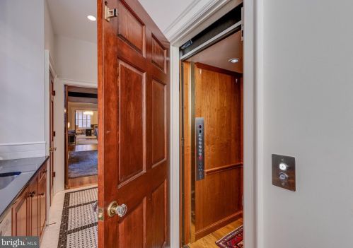 2101 Delancey St, Philadelphia PA 19103-6408 exterior