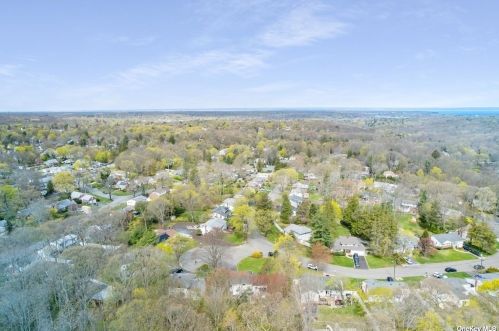 2 Miandra Ct, Huntington Station NY 11746-1116 exterior