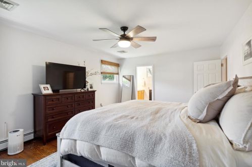 304 Pheasant Dr, Huntingdon Valley PA  19006-3038 exterior