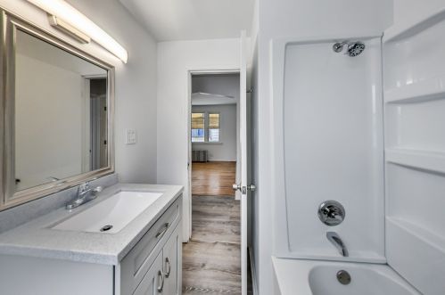 1719 Melvina Ave, Chicago IL 60646-1123 exterior