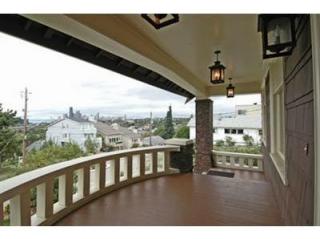 1702 30th Ave, Seattle WA  98122-3218 exterior