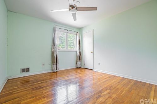 35 Sandalwood Dr, Edison NJ 08820-1249 exterior