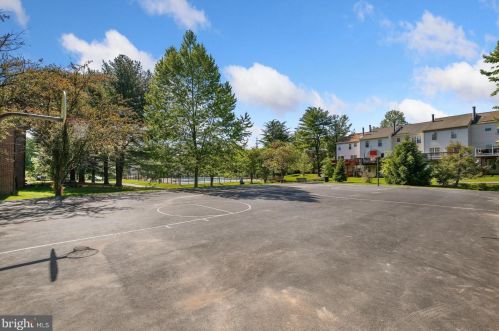 7813 Havenside Ter, Rockville MD 20855-2261 exterior