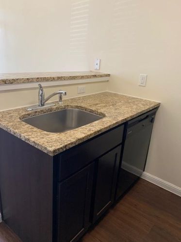 2512 Durwood St, Austin, TX 78704-5402