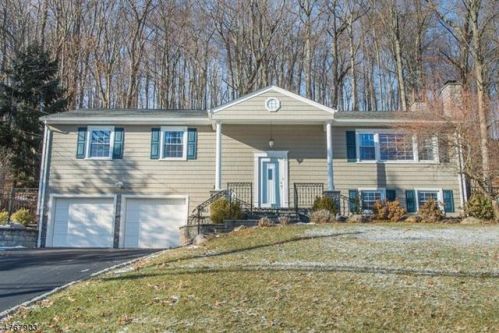 37 Radtke Rd, Dover, NJ 07869-3812