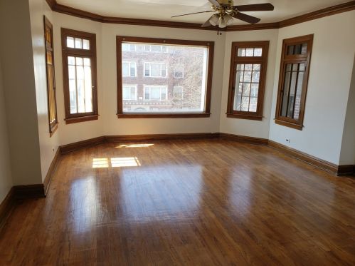 7953 Essex Ave, Chicago, IL 60617-7624