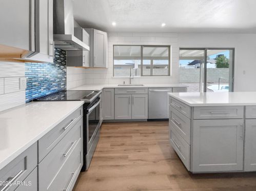 1956 Angela Dr, Phoenix AZ  85023-2334 exterior