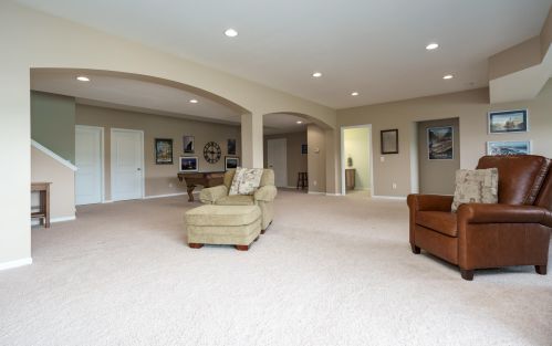 8690 Oakland Hl Cir, Kalamazoo MI 49024-5298 exterior